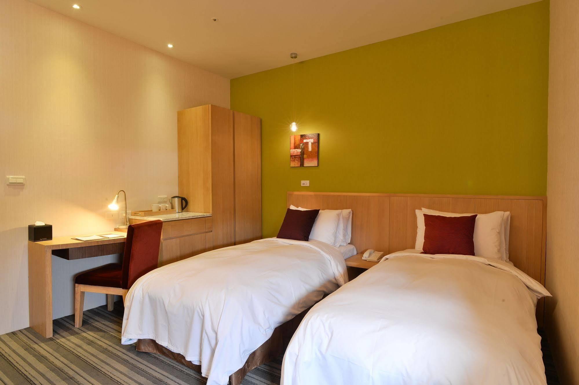 In Young Hotel Kaohsiung Luaran gambar