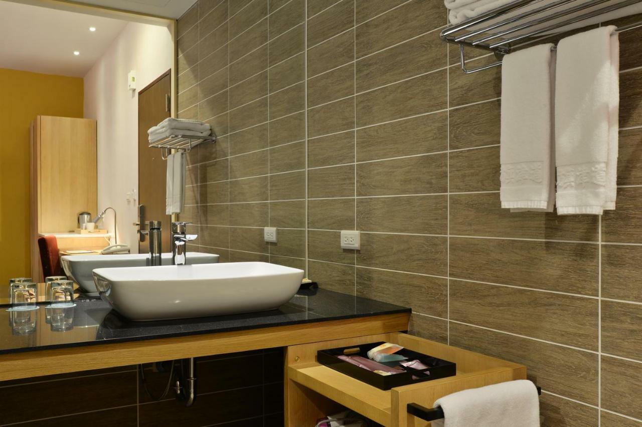 In Young Hotel Kaohsiung Luaran gambar