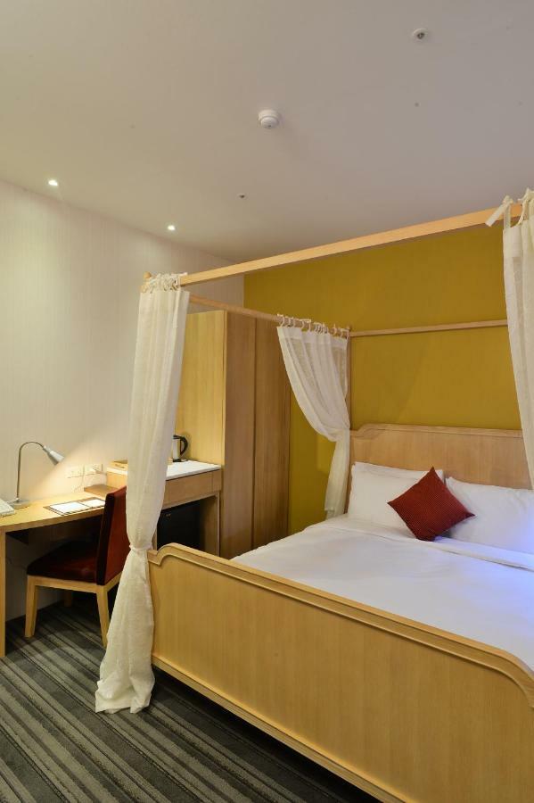 In Young Hotel Kaohsiung Luaran gambar