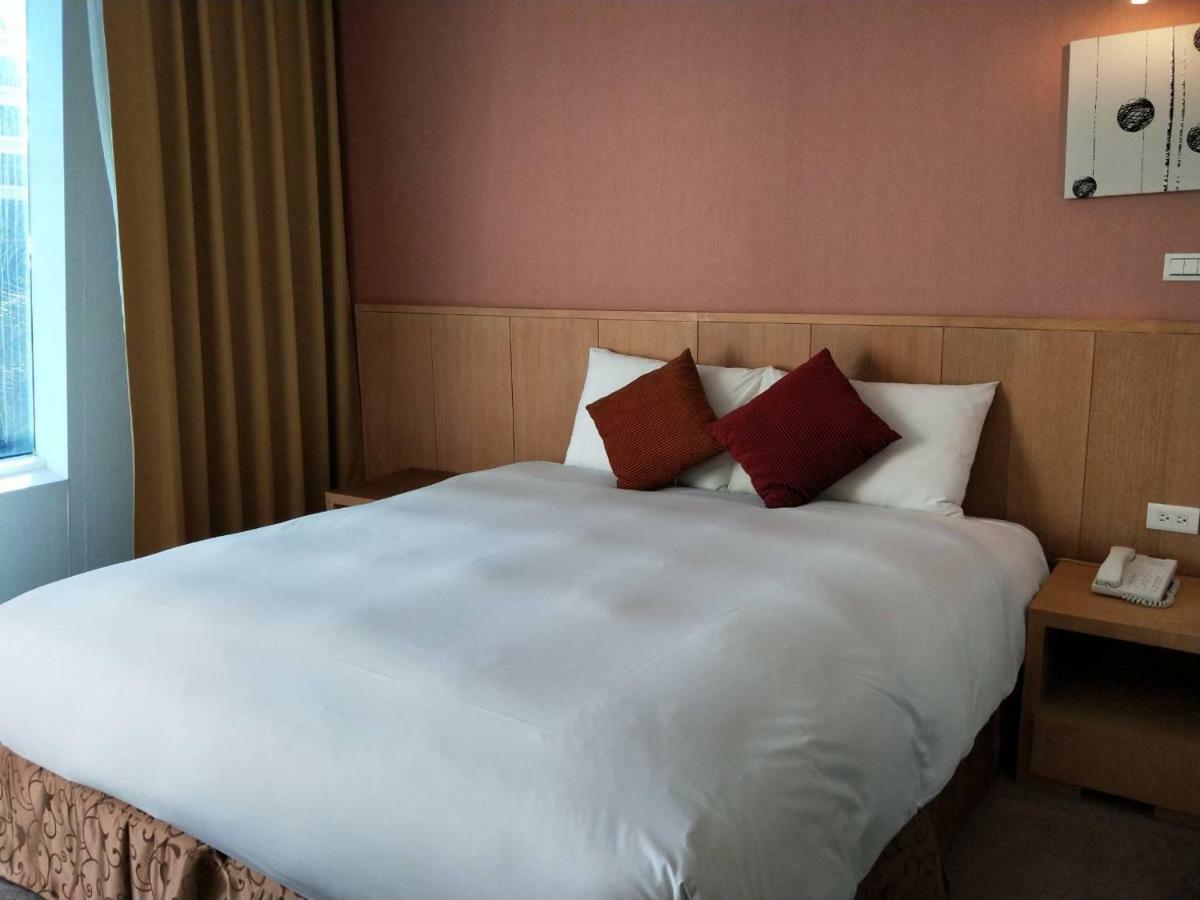 In Young Hotel Kaohsiung Luaran gambar