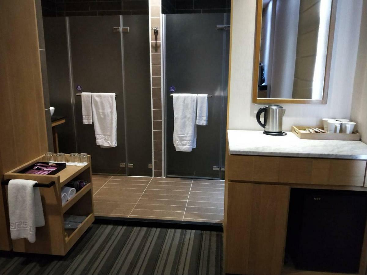 In Young Hotel Kaohsiung Luaran gambar