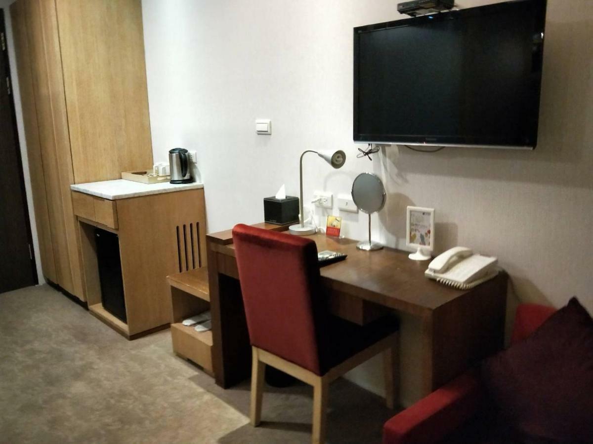 In Young Hotel Kaohsiung Luaran gambar