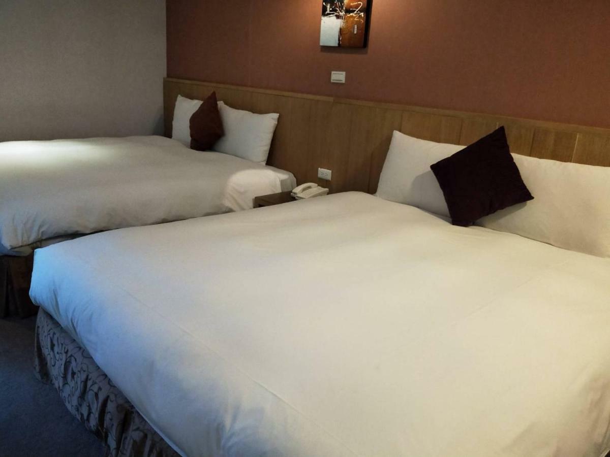 In Young Hotel Kaohsiung Luaran gambar